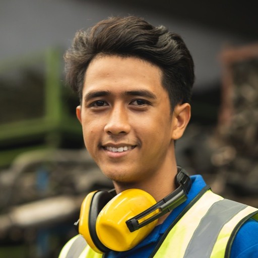 junger indonesischer handwerker